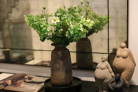 Neutral floral arrangement